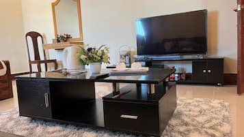 Deluxe Studio Suite | Premium bedding, down comforters, pillowtop beds, minibar
