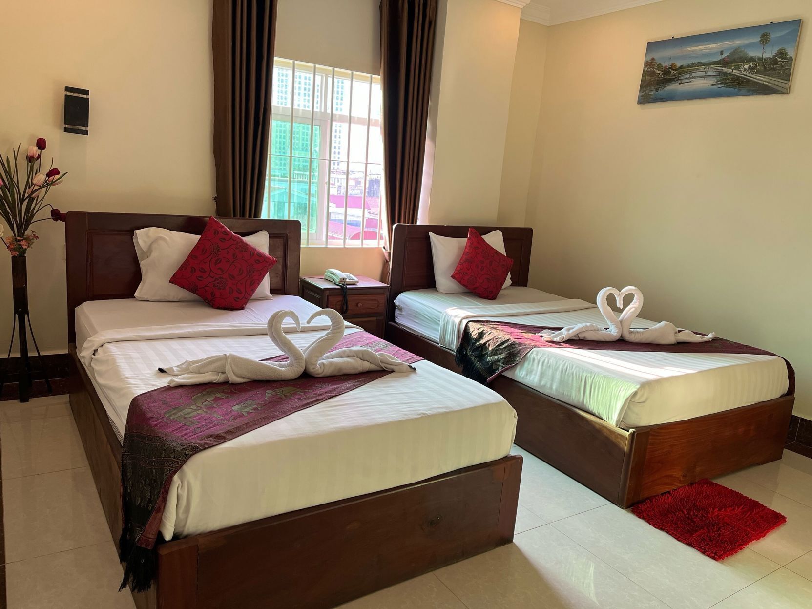 Ropa de cama de alta calidad, edredón, camas con pillow-top y minibar 
