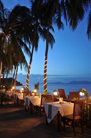 Breakfast, lunch and dinner served - Coco Palm Beach Resort (Koh Samui)