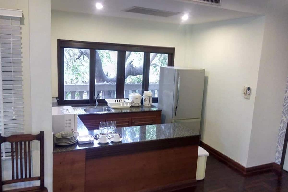 deluxe villa, 2 bedrooms, kitchen | living area