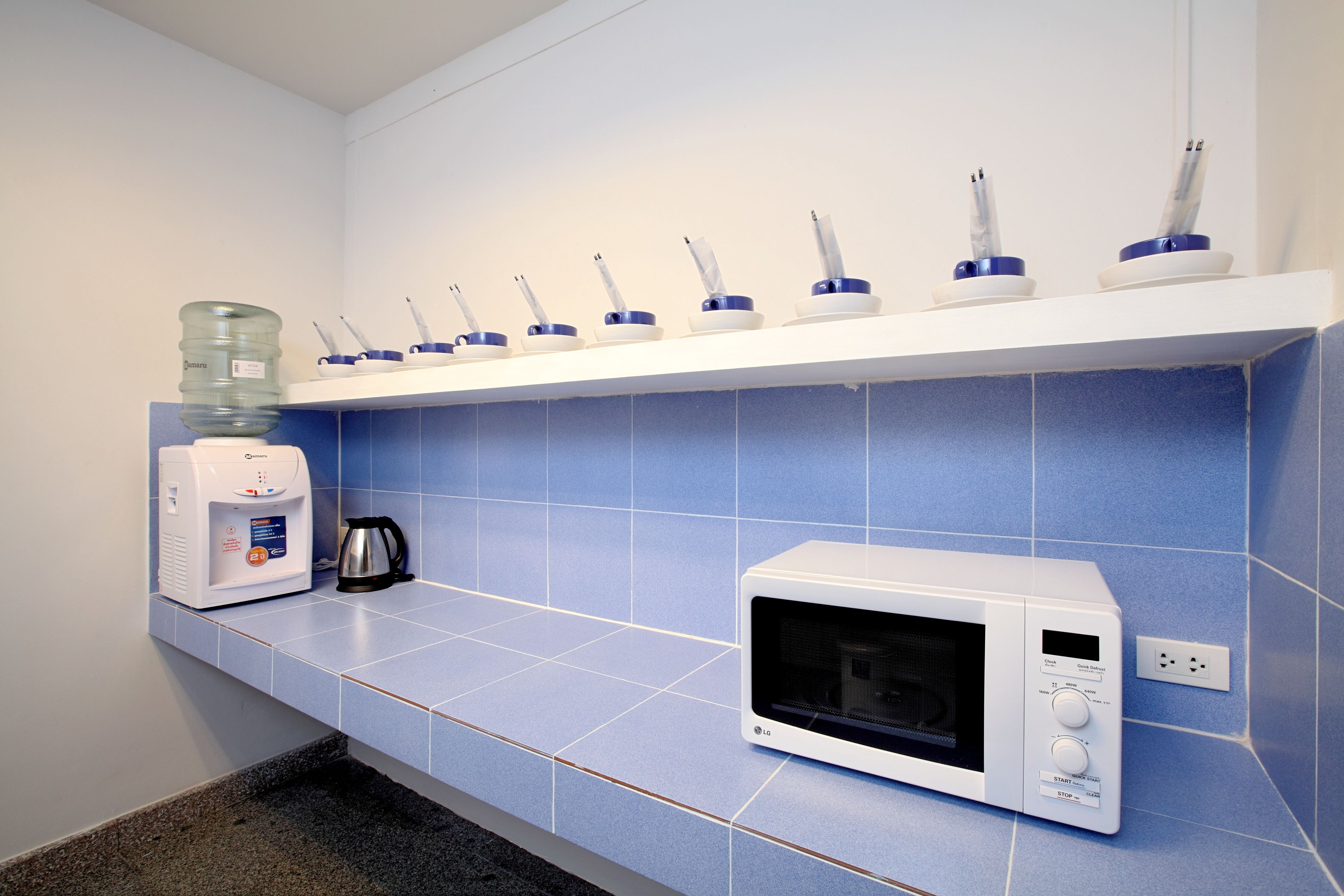 standard share bathroom  | private kitchen | fridge, coffee/tea maker