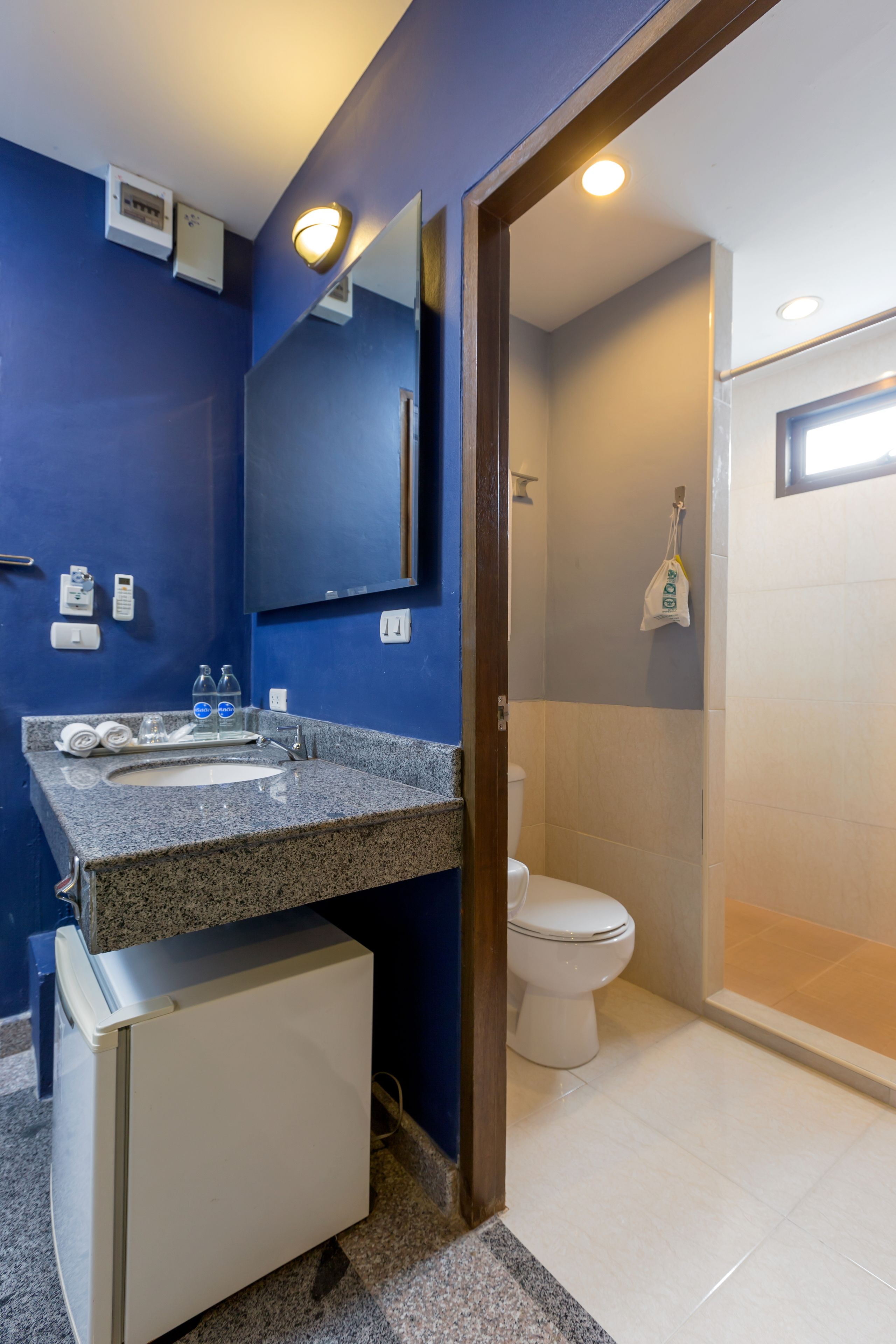 standard room | bathroom | shower, free toiletries, slippers, towels