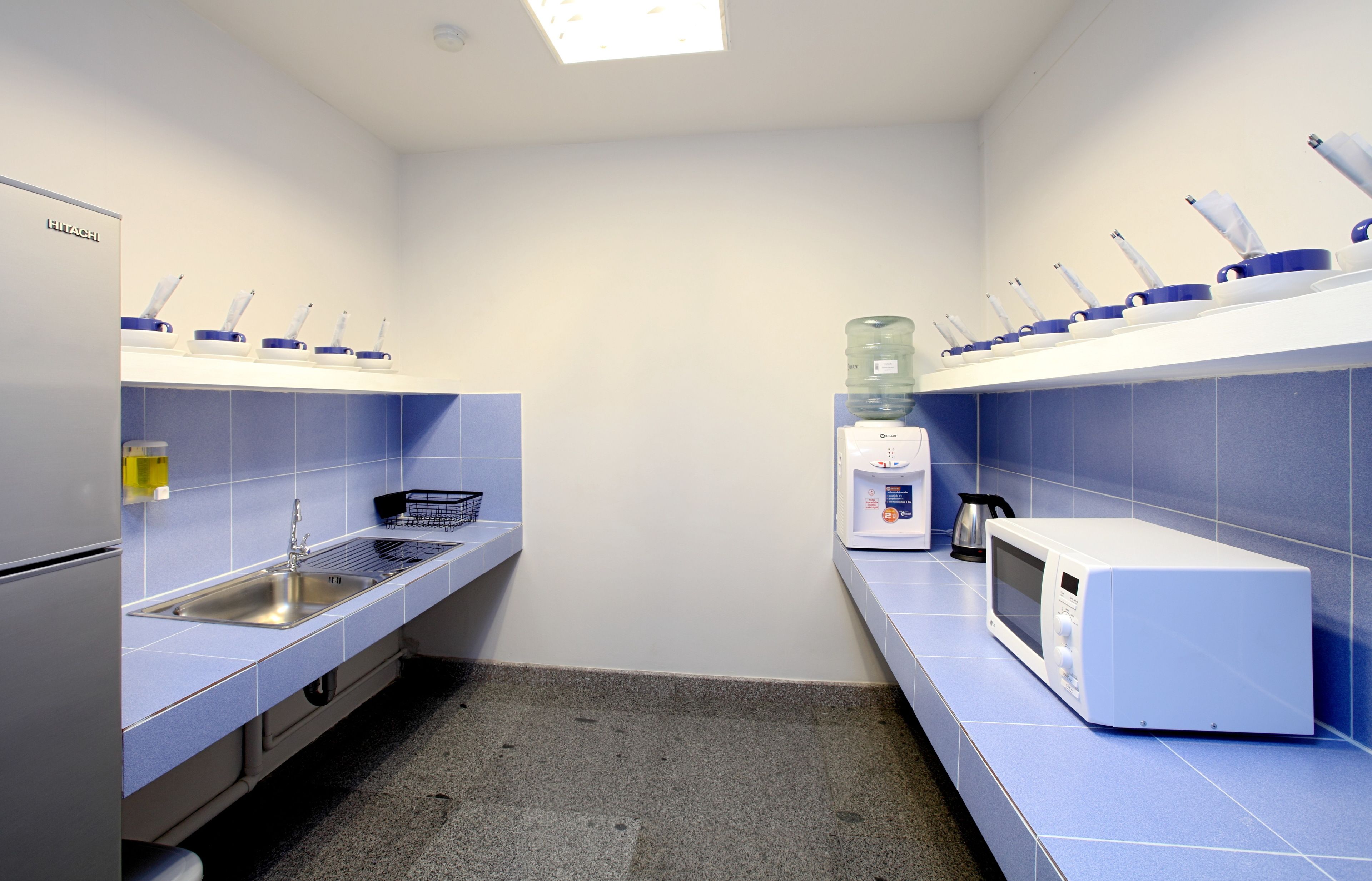 standard share bathroom  | private kitchen | fridge, coffee/tea maker