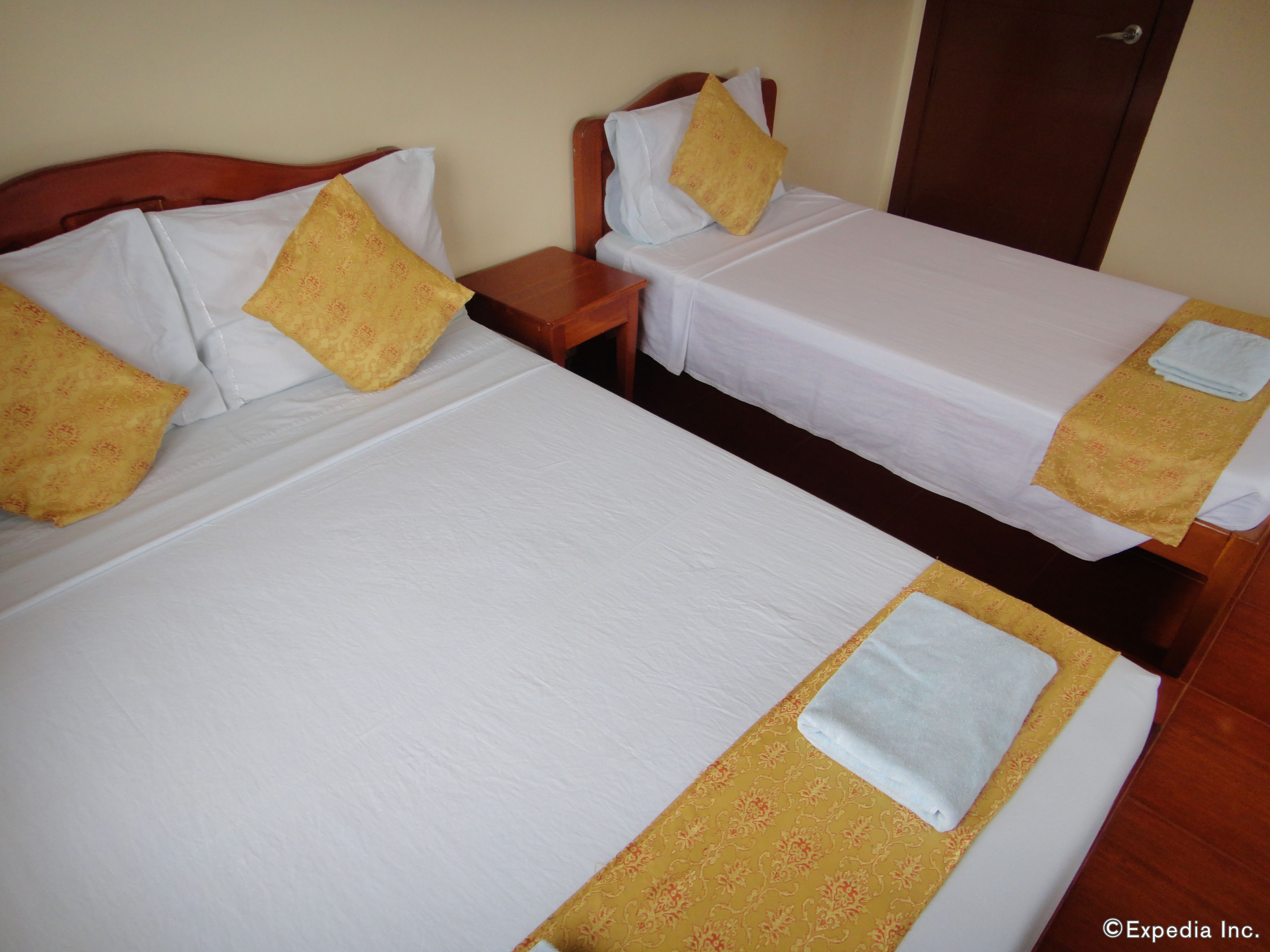 deluxe twin room | desk, iron/ironing board, free wifi