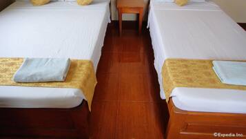 Deluxe Twin Room | Desk, iron/ironing board, free WiFi