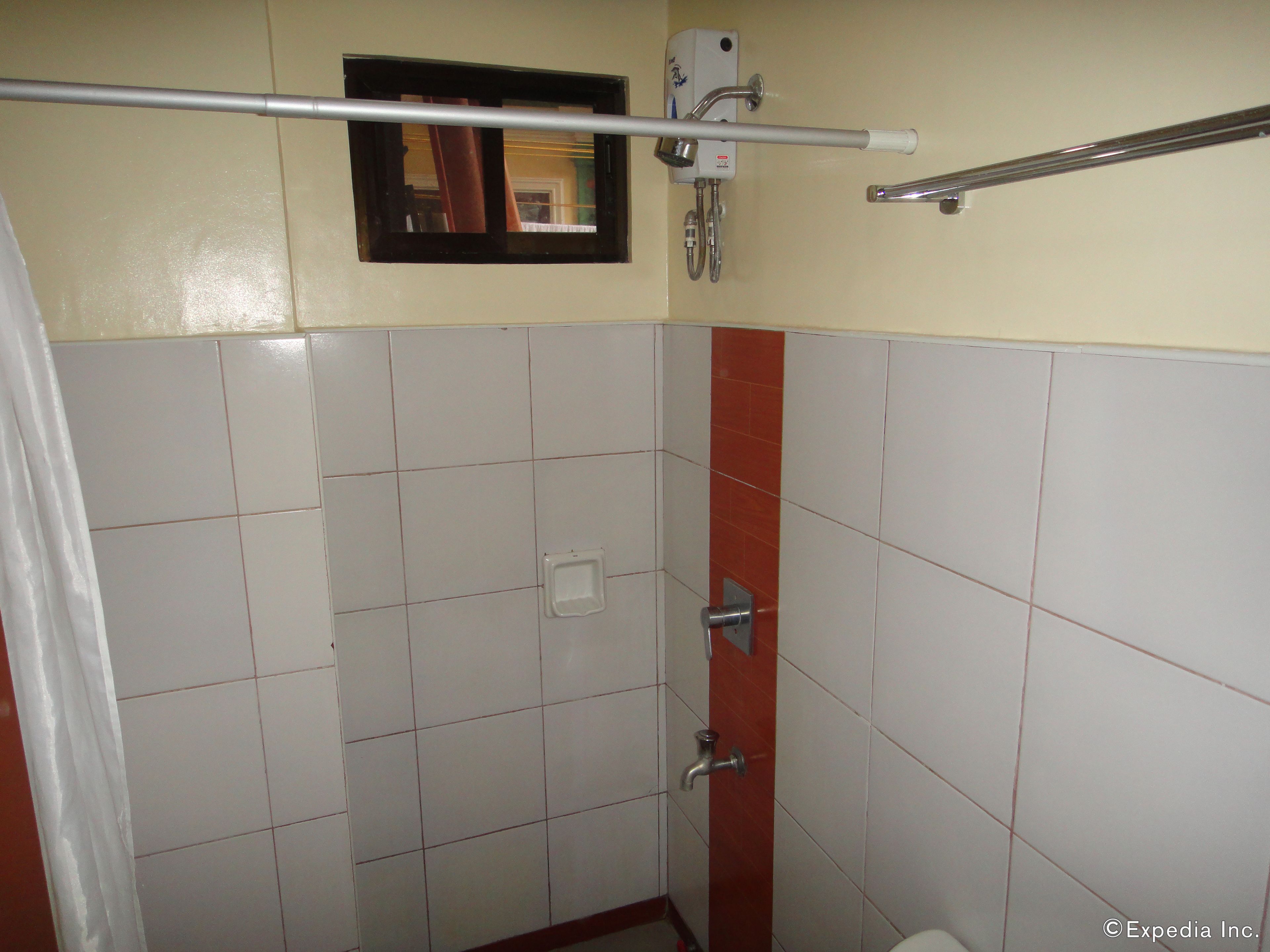 shower, free toiletries, towels