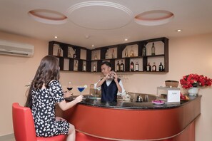 Bar (on property) - Silver Mounts Hotel (Phnom Penh)