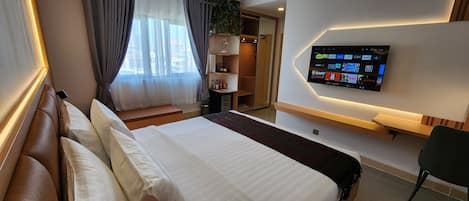 Habitación doble Premium, 1 cama King size | Minibar, caja de seguridad en la habitación y decoración personalizada