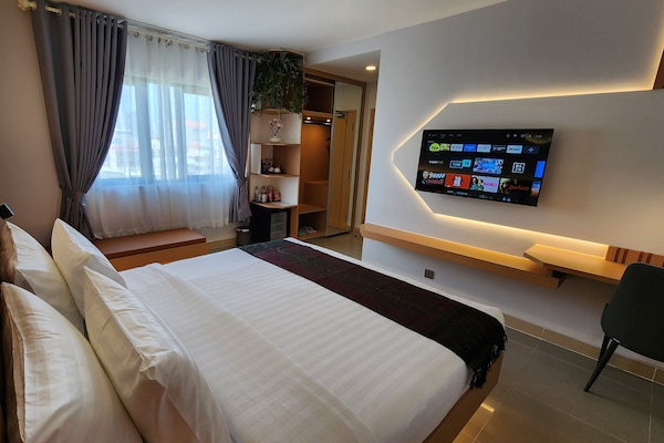 Premium Double Room, 1 King Bed | Minibar, in-room safe, desk, blackout drapes