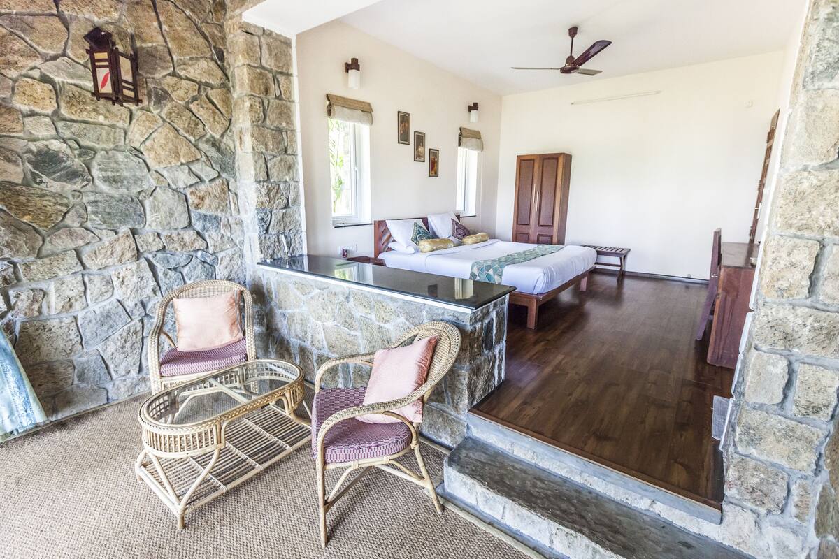 luxury room, 1 bedroom, hill view, mountainside | desk, free wifi, bed sheets