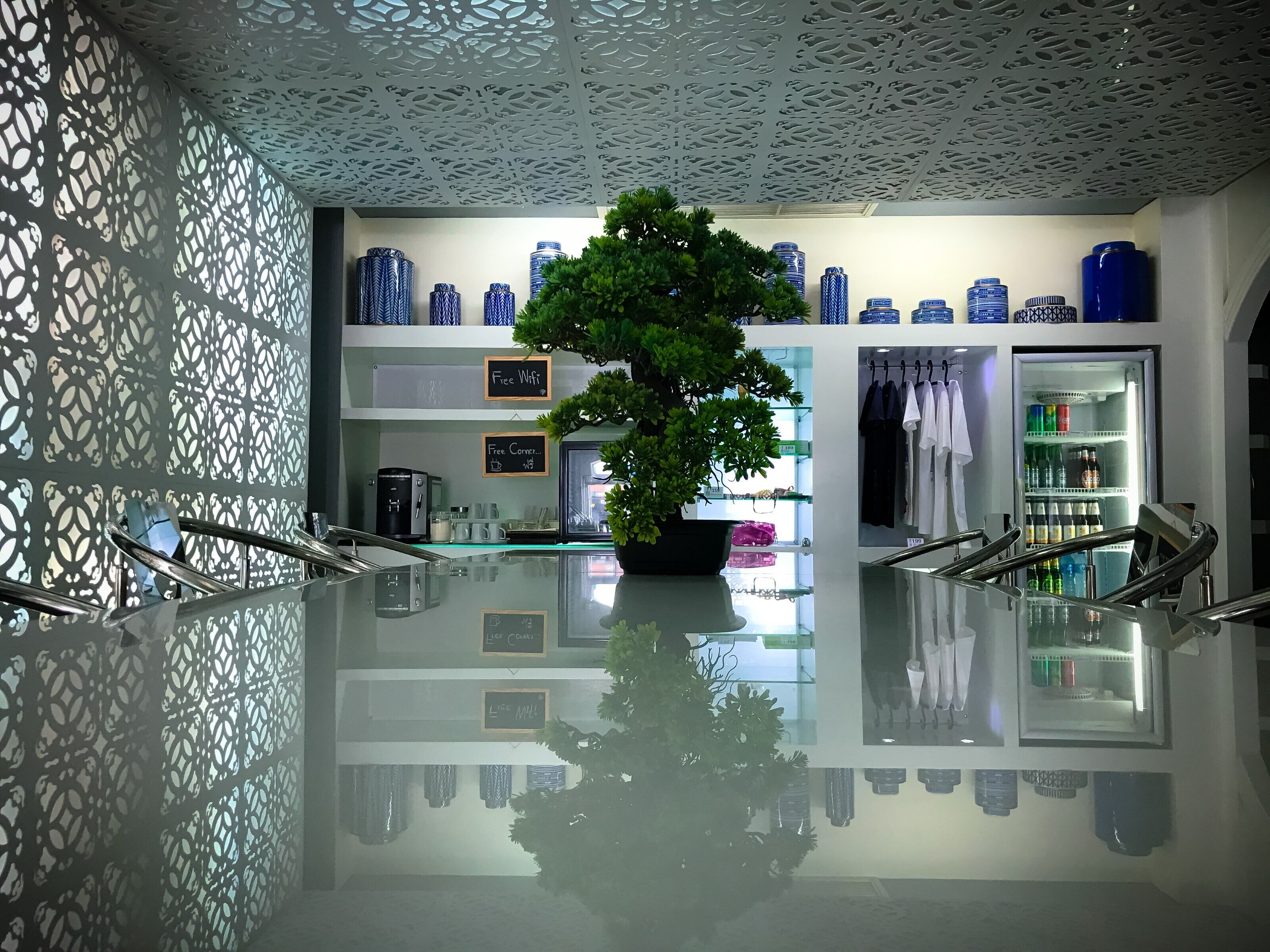 daily buffet breakfast (thb 150 per person)