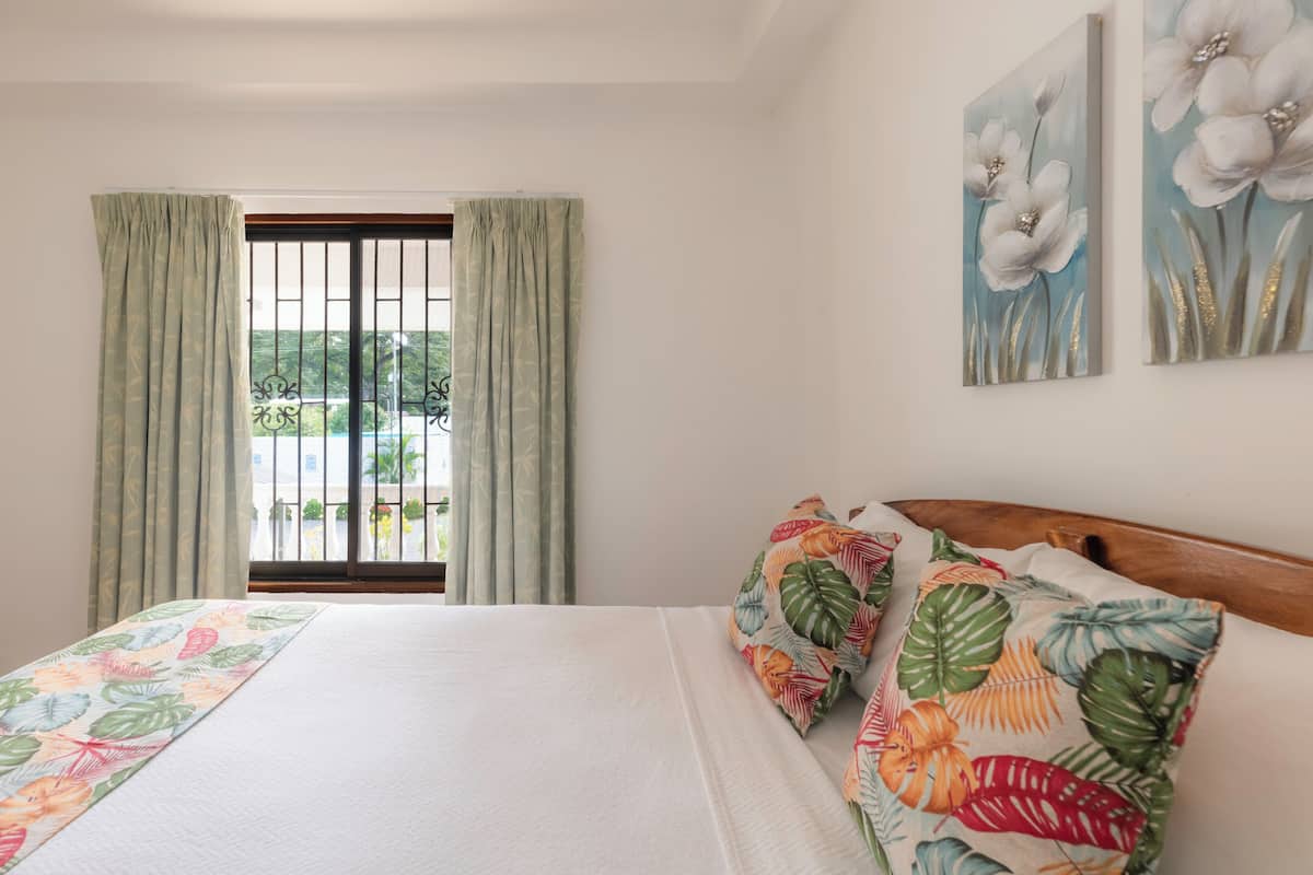 Mountain View apartment two bedroom | Pillow-top beds, in-room safe, individually decorated