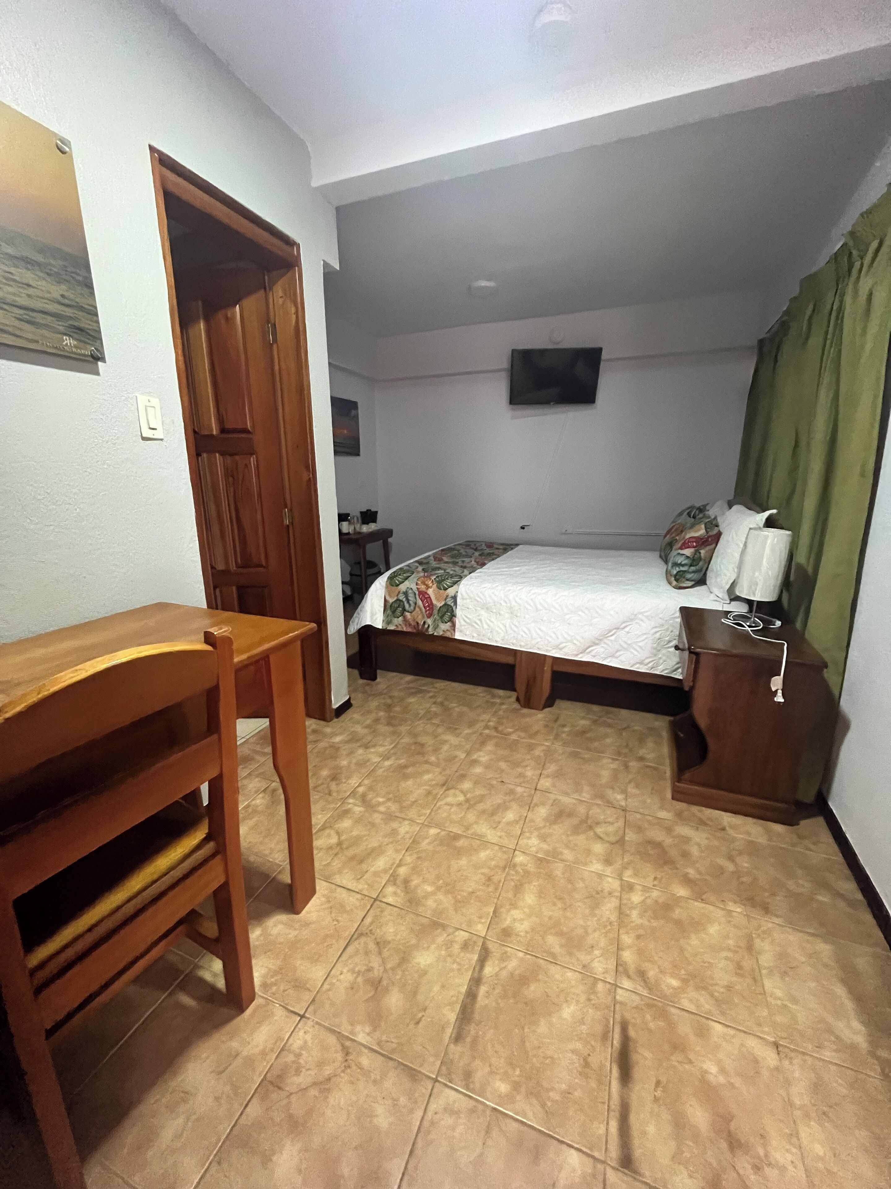 Estandar Economic View | Nệm có lớp đệm bông, két bảo mật tại phòng, trang trí khác biệt 