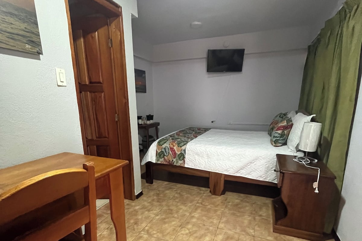 Estandar Economic View | Bäddmadrasser, värdeförvaringsskåp på rummet och individuell inredning