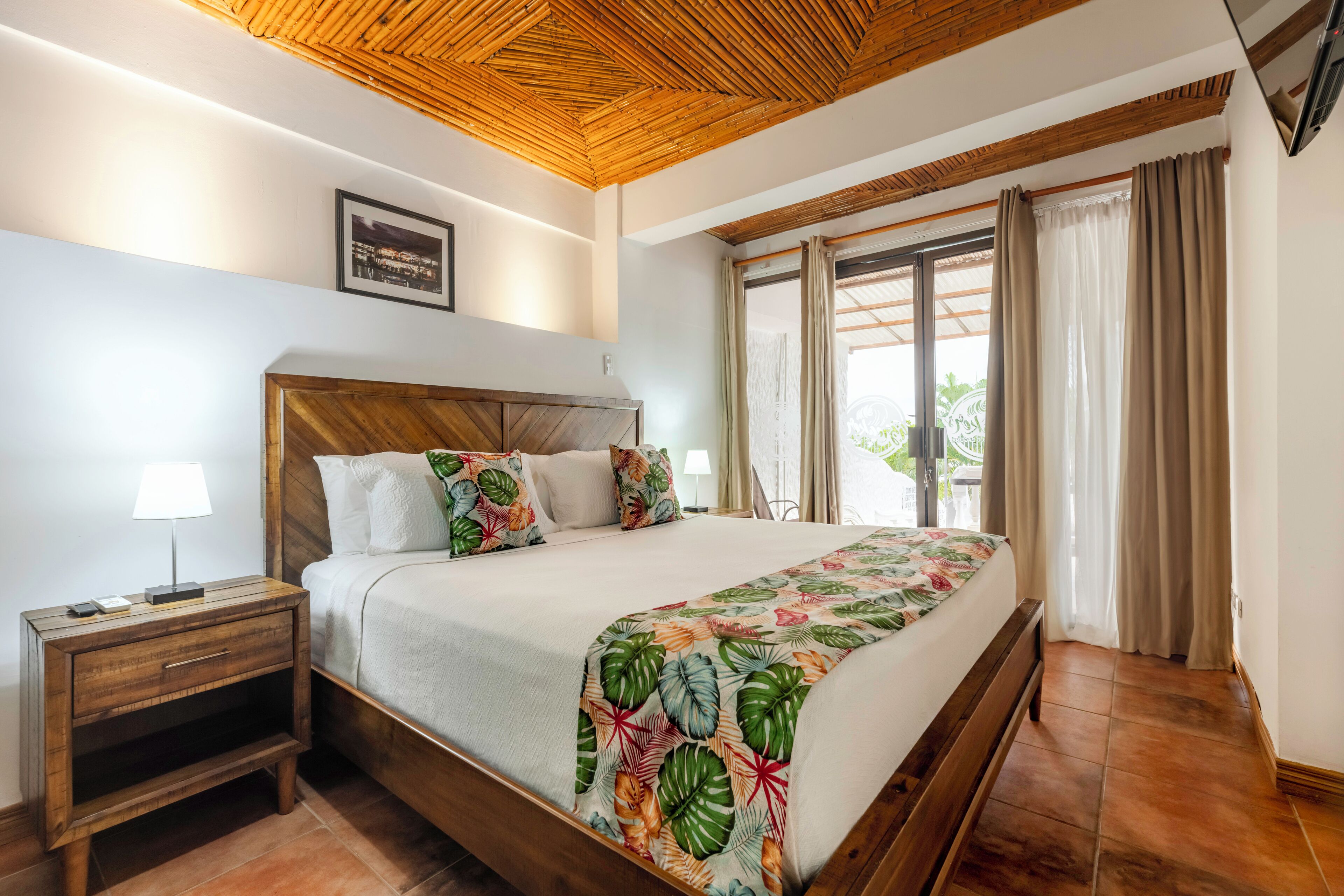 Jr Suite Ocean View | Pillowtop beds, in-room safe, individually decorated