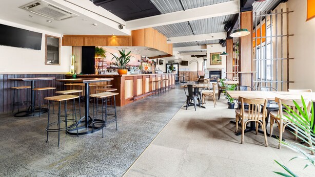 Lunch and dinner served - Summer House Backpackers, Melbourne (St Kilda)