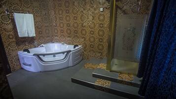 Room | Jetted tub