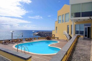 Außenpool, Liegestühle