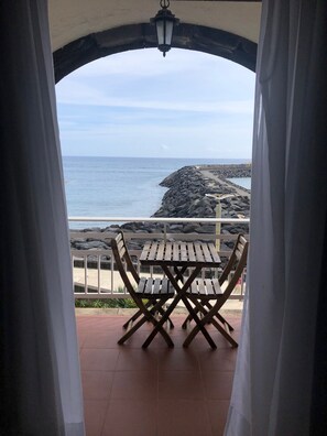 Deluxe-Doppel- oder -Zweibettzimmer, Balkon, Meerblick | Balkon