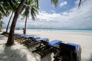 Beach nearby, white sand, sun-loungers, beach umbrellas