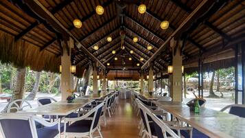 Breakfast, lunch, dinner served; Filipino cuisine