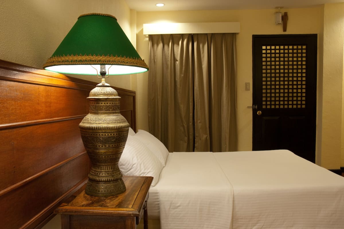 Deluxe Main Building | Sengetøy av topp kvalitet, minibar, safe på rommet og strykejern/-brett