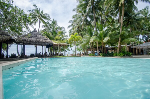 Outdoor pool, pool loungers