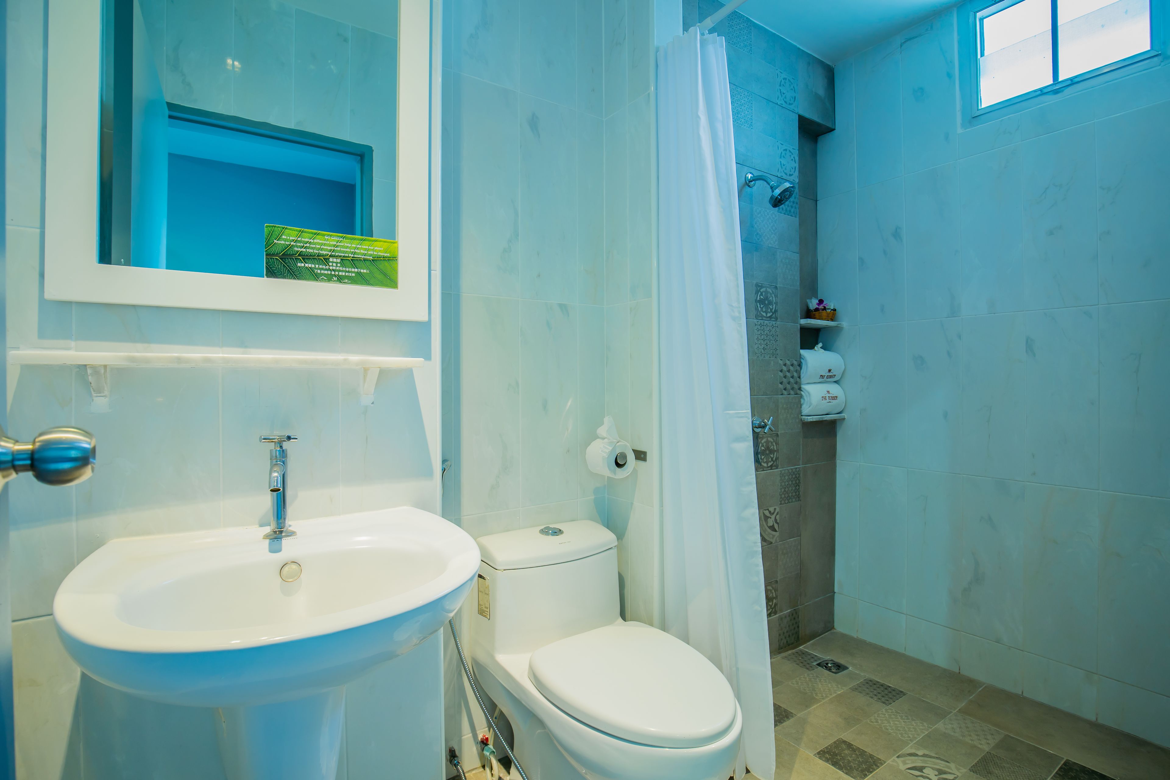 shower, rainfall showerhead, free toiletries, bathrobes