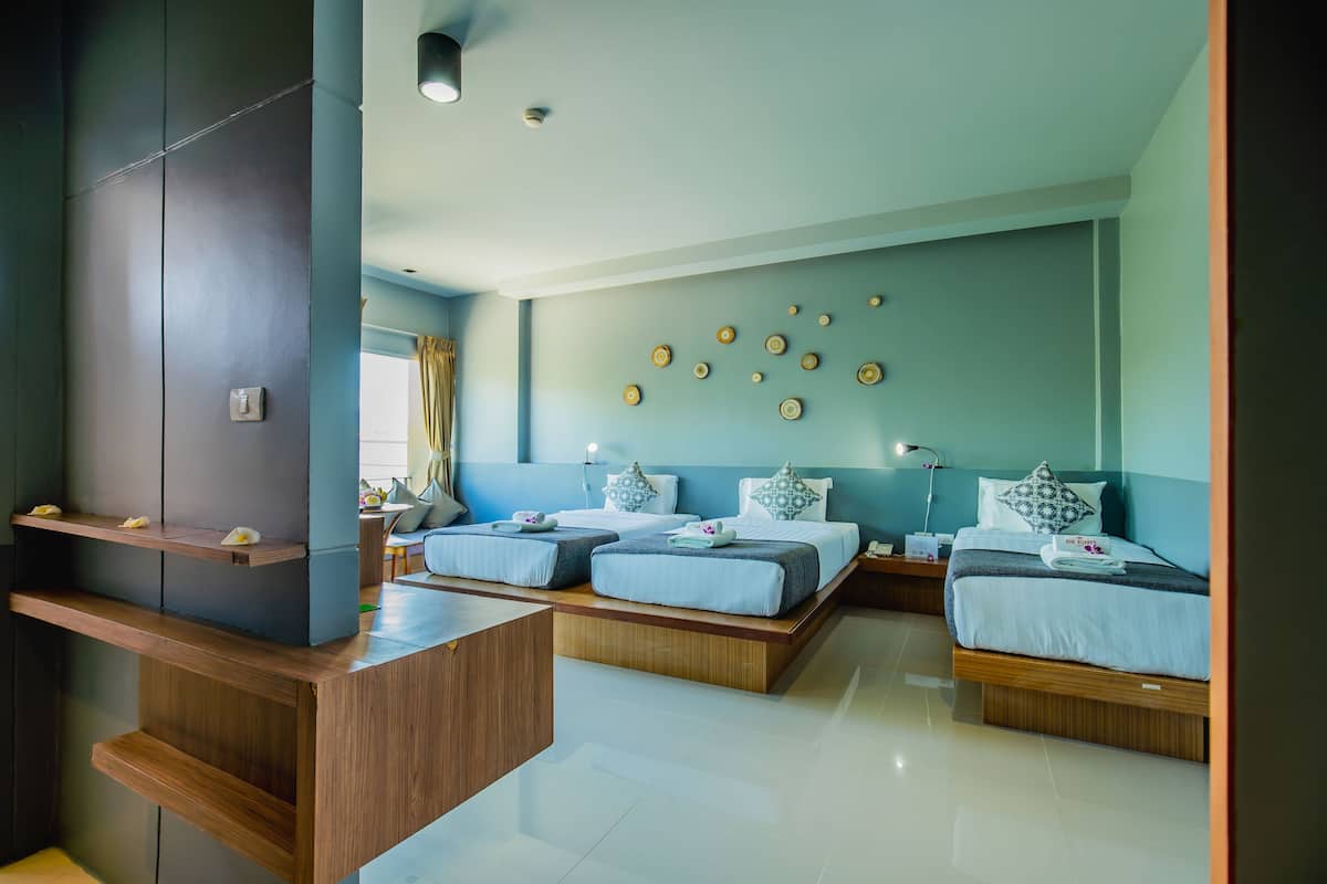 Deluxe Triple Room | Minibar, in-room safe, individually decorated, individually furnished