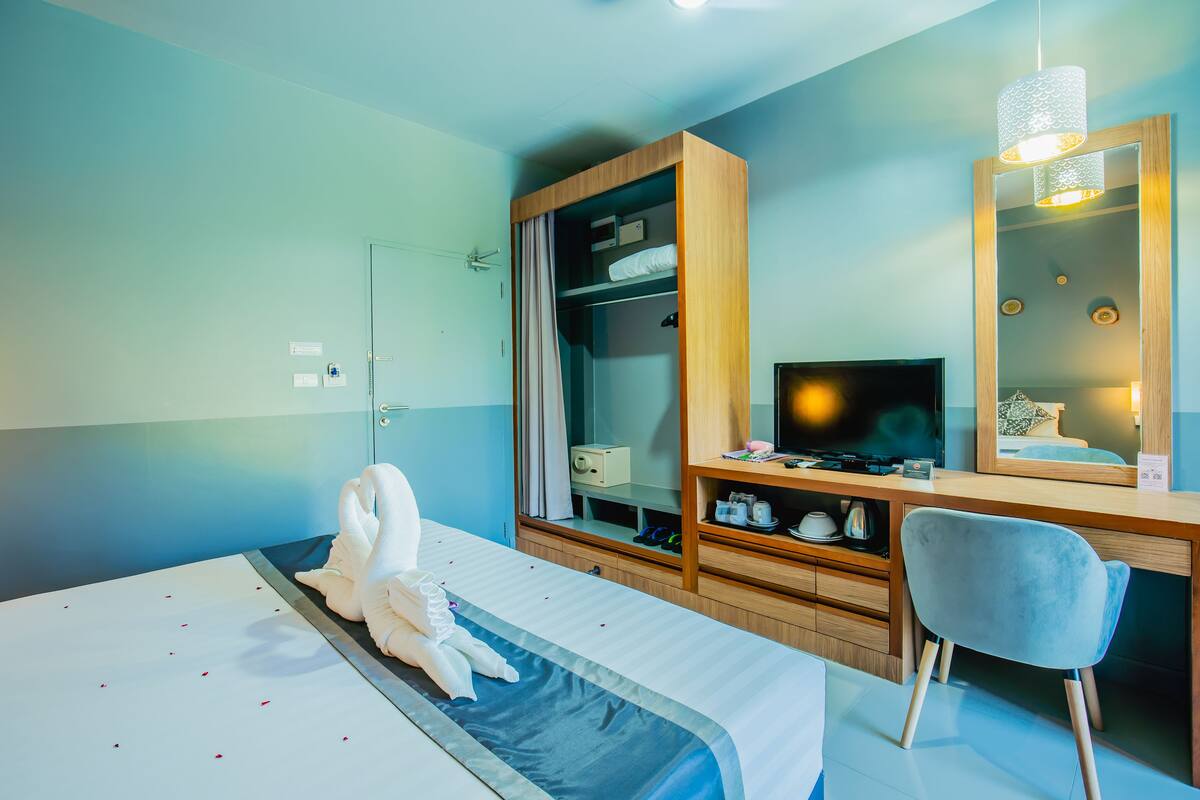Superior King or Twin Room | 迷你吧、客房內保險箱、書桌、遮光布/窗簾