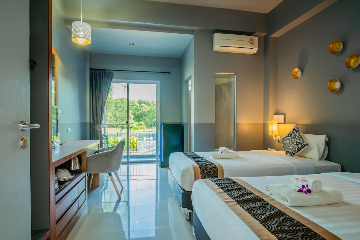 Superior Family Connecting | Minibar, in-room safe, individually decorated, individually furnished