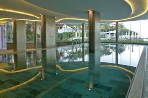 Indoor pool, 3 outdoor pools