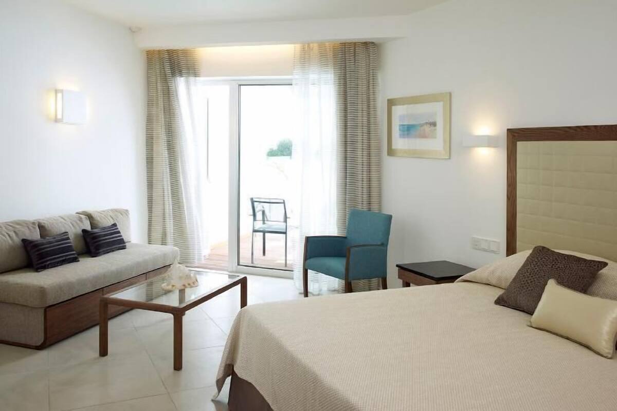 Minibar, coffres-forts dans les chambres, bureau, chambres insonorisées