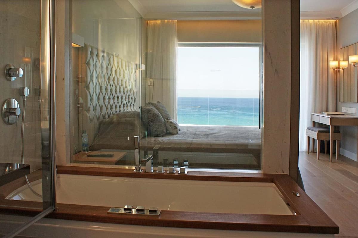 presidential suite, sea view | 1 bedroom, minibar, in-room safe, desk