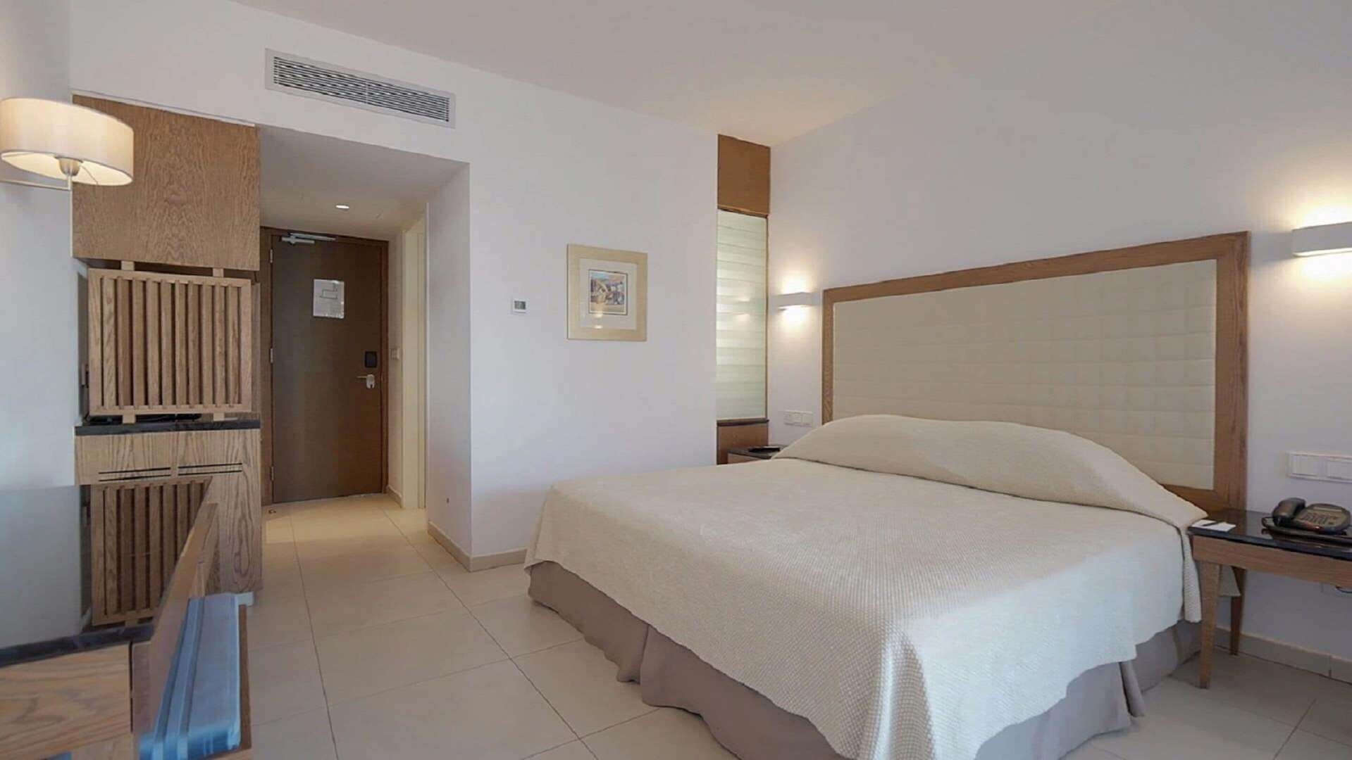 Minibar, in-room safe, desk, soundproofing