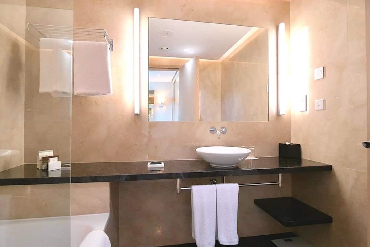 presidential suite, sea view | bathroom | hair dryer, towels