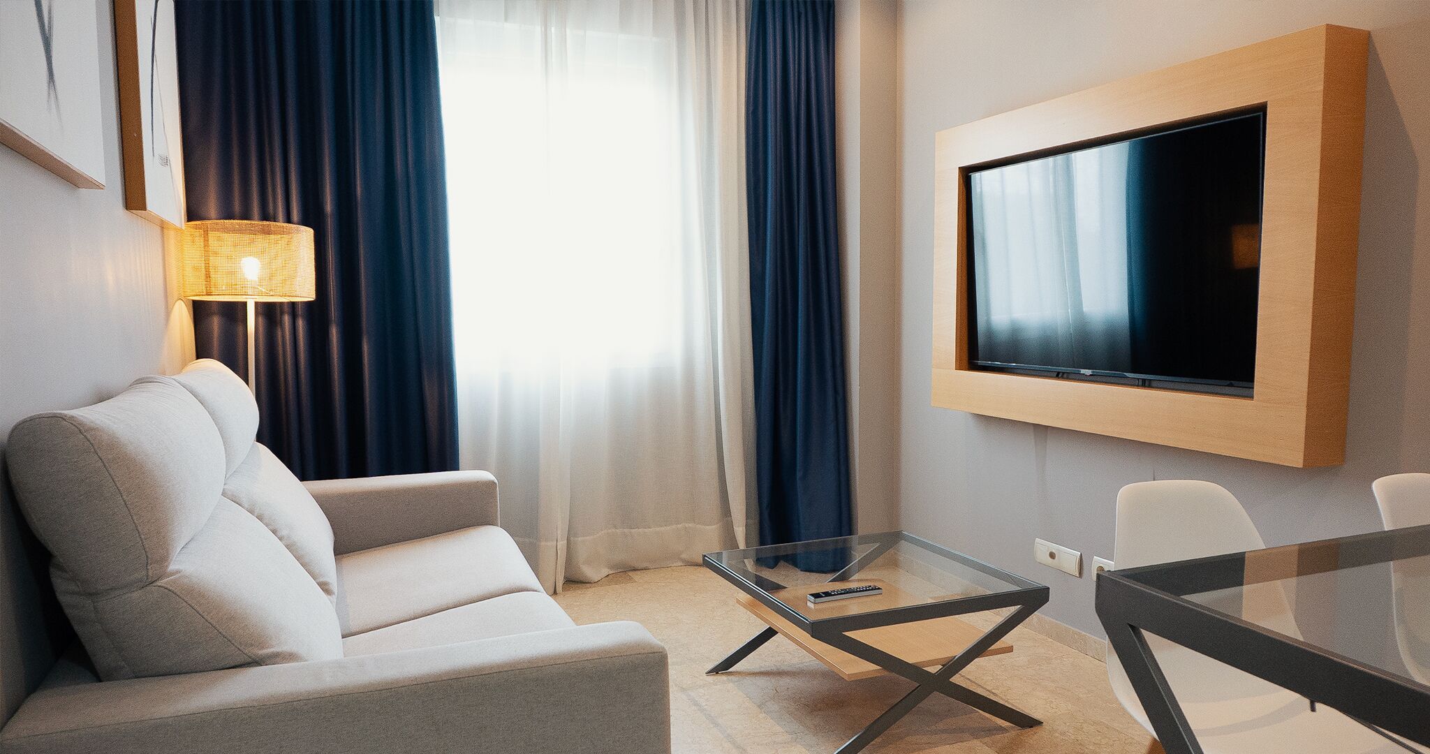 32 吋LCD 電視連有線電視頻道、電視