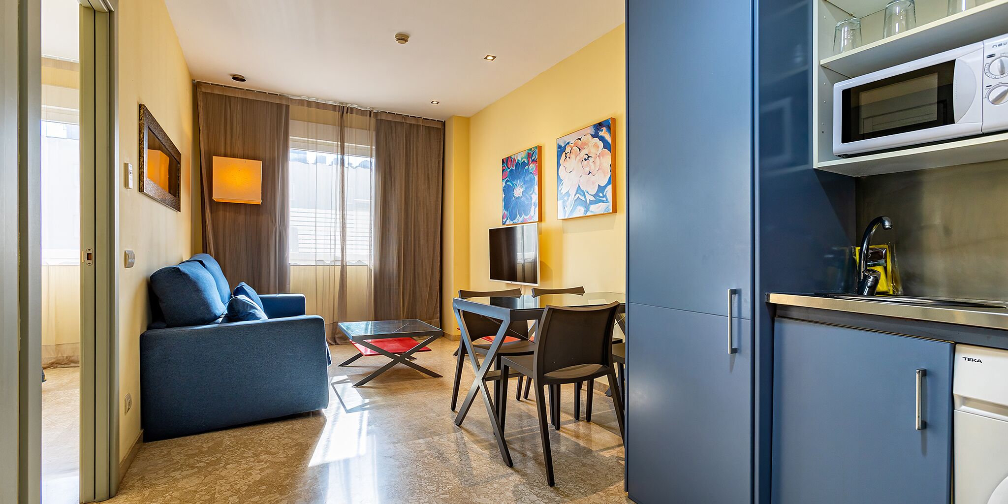 Televisión LCD de 32 pulgadas con canales por cable, una televisión