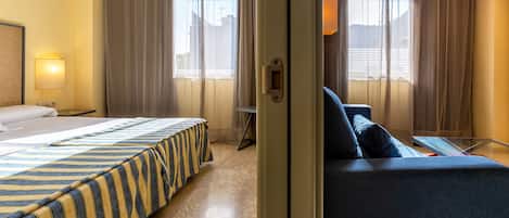 Zimmersafe, Schreibtisch, Bügeleisen/Bügelbrett, kostenloses WLAN