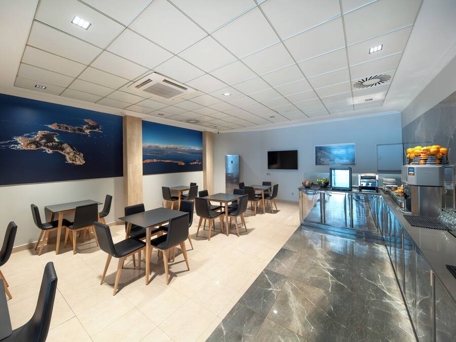 Café da manhã com buffet todos os dias (EUR 10 por pessoa)