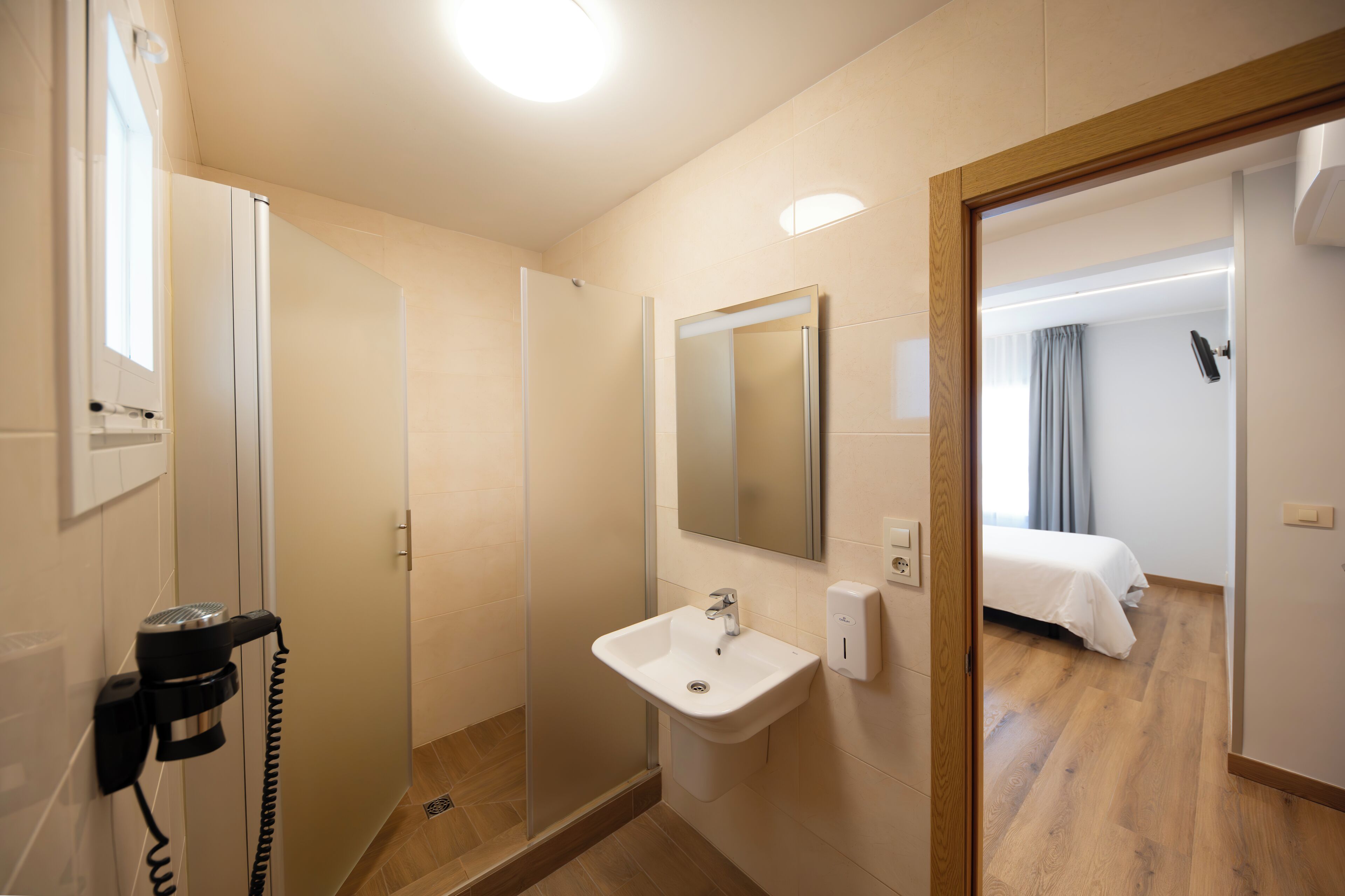 economy double room | bathroom | shower, eco-friendly toiletries, hair dryer, towels