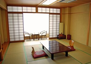 Traditional Room, Shared Bathroom | In-room dining - Gero Onsen Fugaku (Gero)