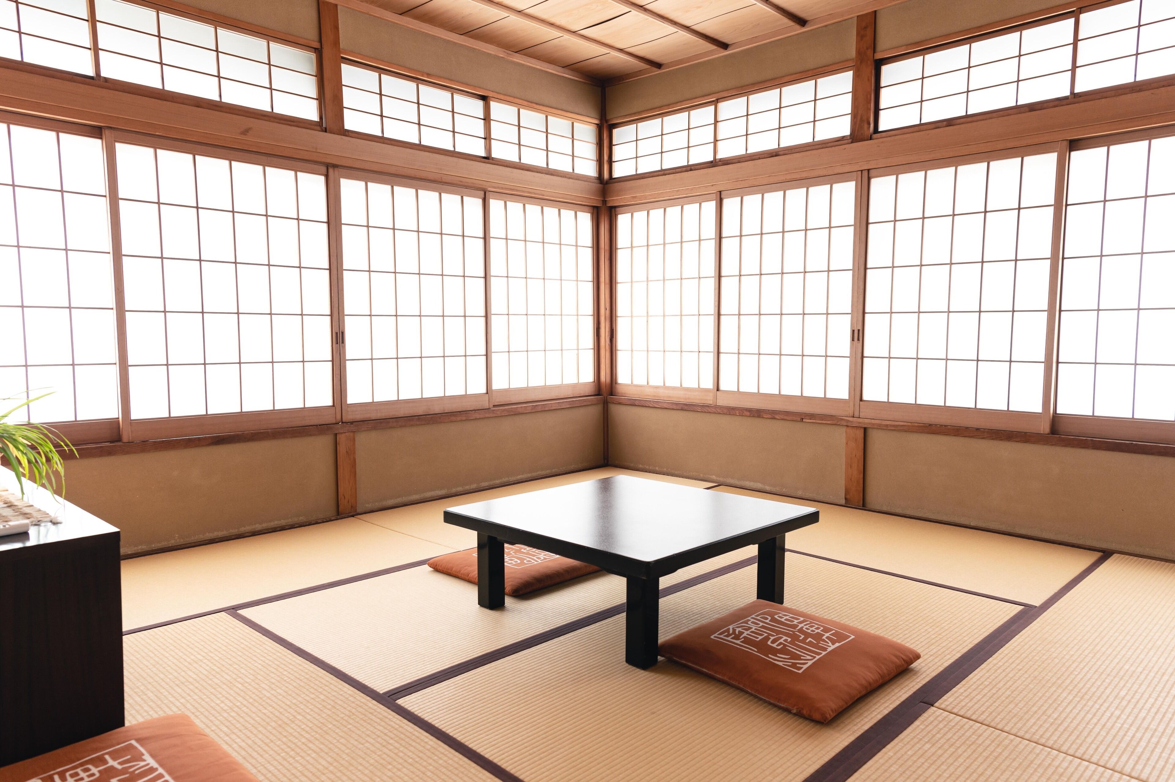 Suite, delt bad | Safe på rommet, blendingsgardiner, wi-fi (inkludert) og sengetøy