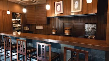 Der serveres morgenmad, frokost, aftensmad og japanske retter