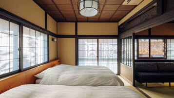 Premium Twin with Private Onsen | In-room safe, blackout drapes, free WiFi, bed sheets