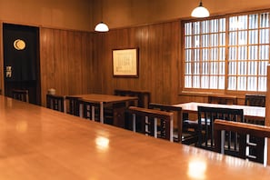 Café da manhã, almoço e jantar; culinária japonesa