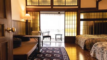 Deluxe Twin Room, Shared Bathroom