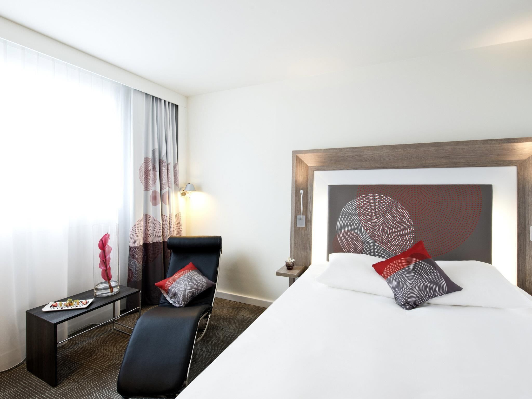 Executive Room, 1 Double Bed | Premium bedding, minibar, desk, blackout drapes