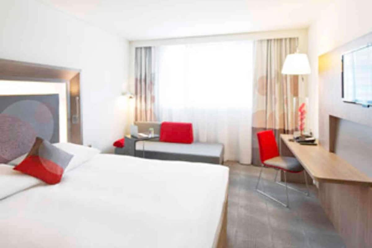 Superior Room, 1 Double Bed | Premium bedding, minibar, desk, blackout curtains