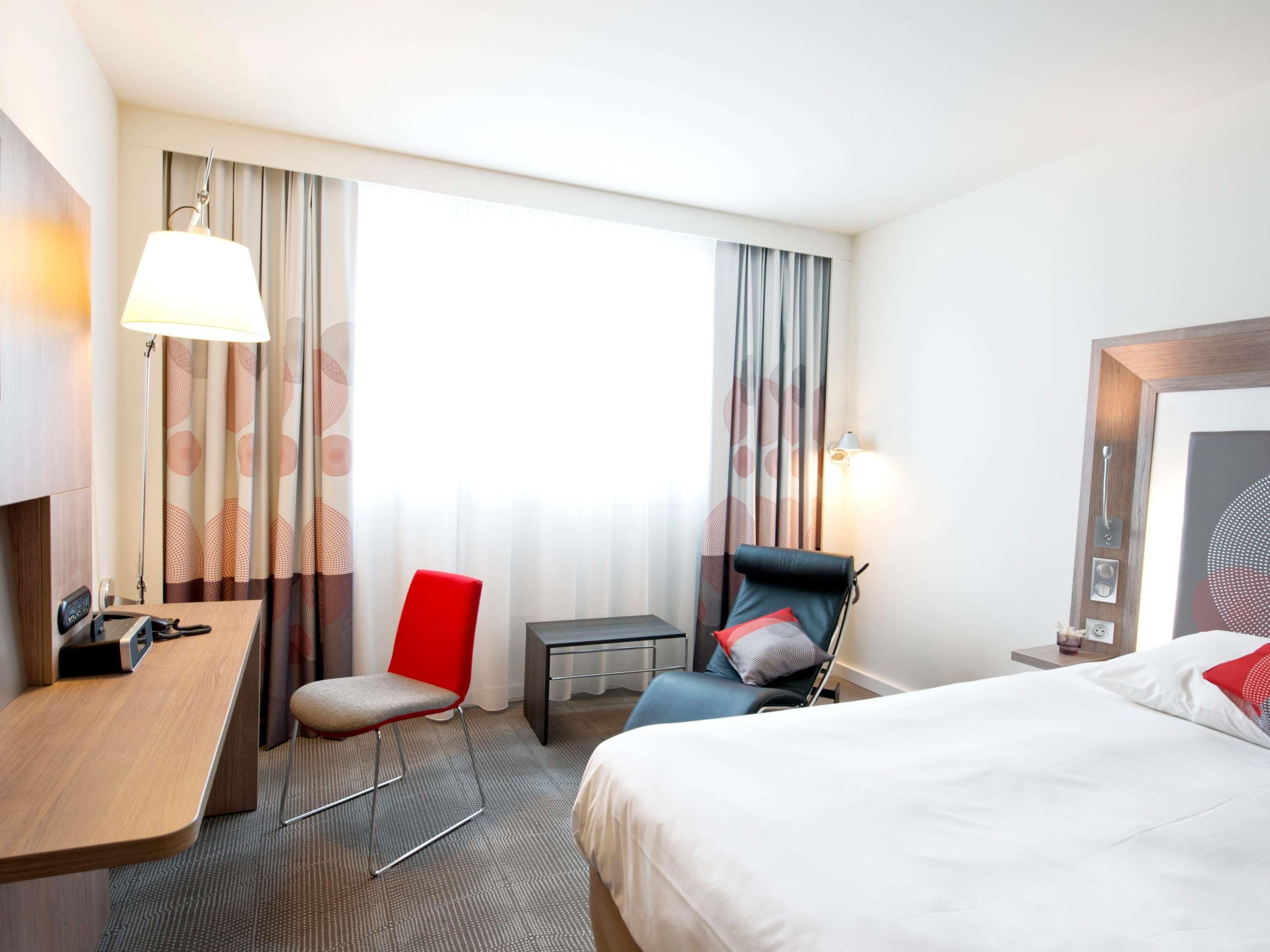 Premium bedding, minibar, desk, blackout curtains